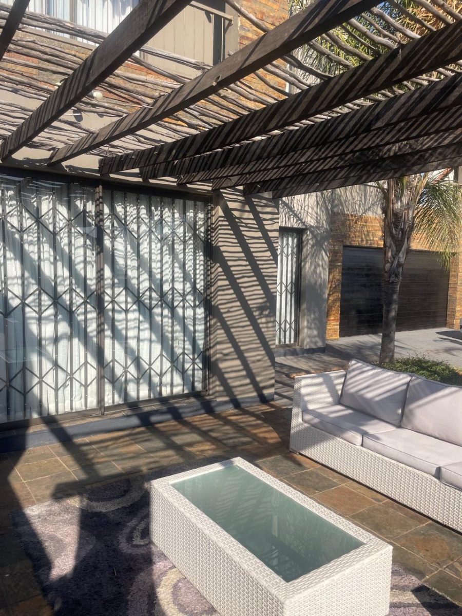 4 Bedroom Property for Sale in Gateway Manor North West